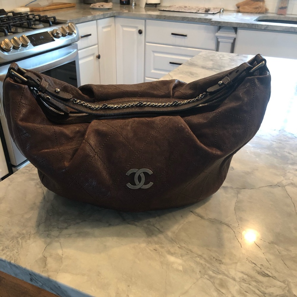 Authentic Chanel outdoor ligne large hobo